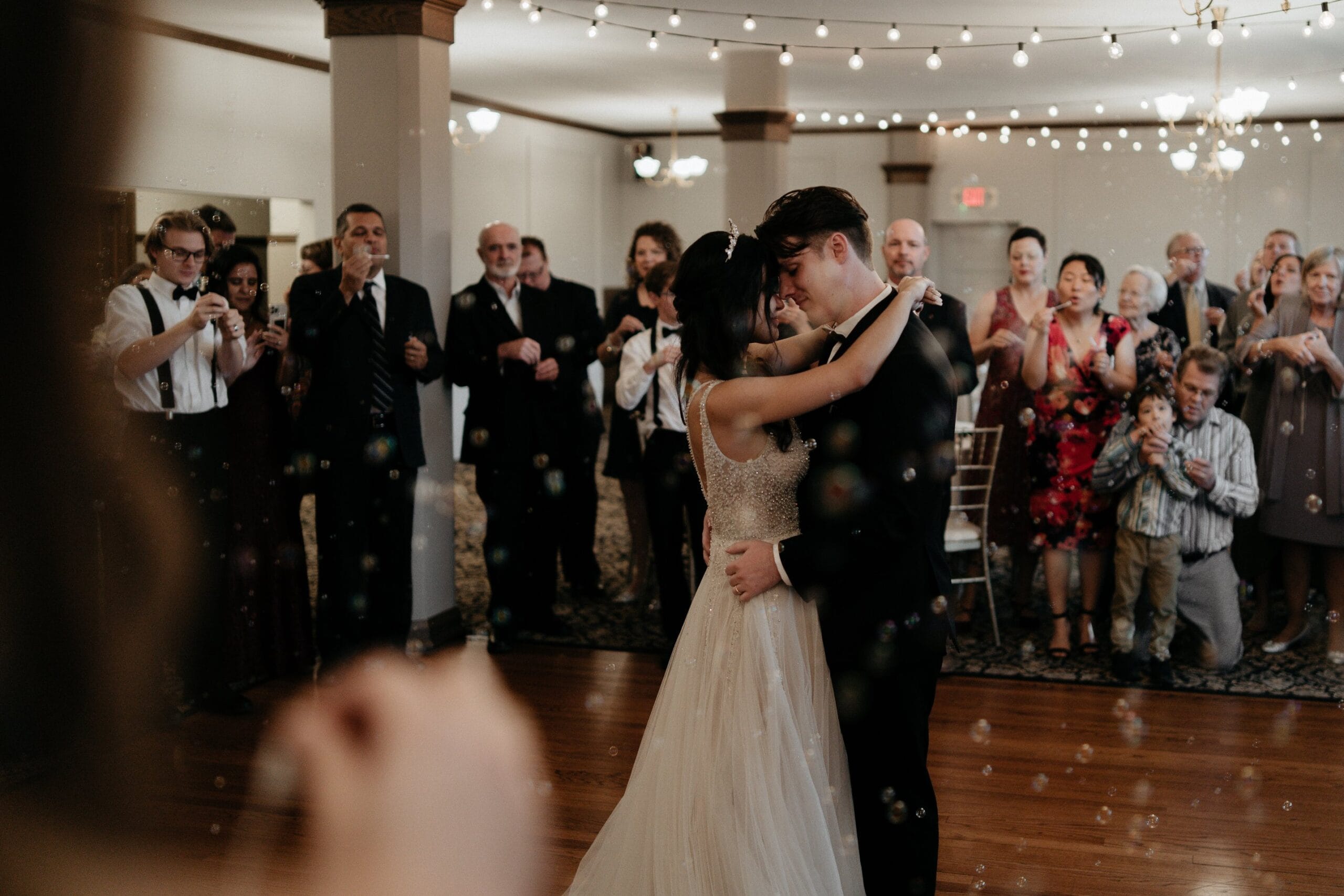LTxsxpjdSlep05gF0IiWRA Couple’s first dance at Toledo wedding with Pinnacle Moments DJ Services